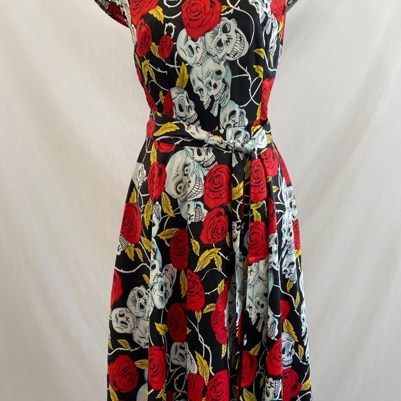 Dress Tells White Skulls Red Roses Satin Fit & Flare Rockabilly Dress NWOT Small - Picture 3 of 15